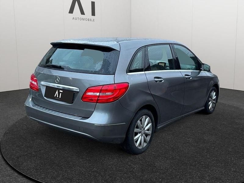 Gebraucht Mercedes B180 109 PS (80 kW) 2013 Grau Van / Kleinbus