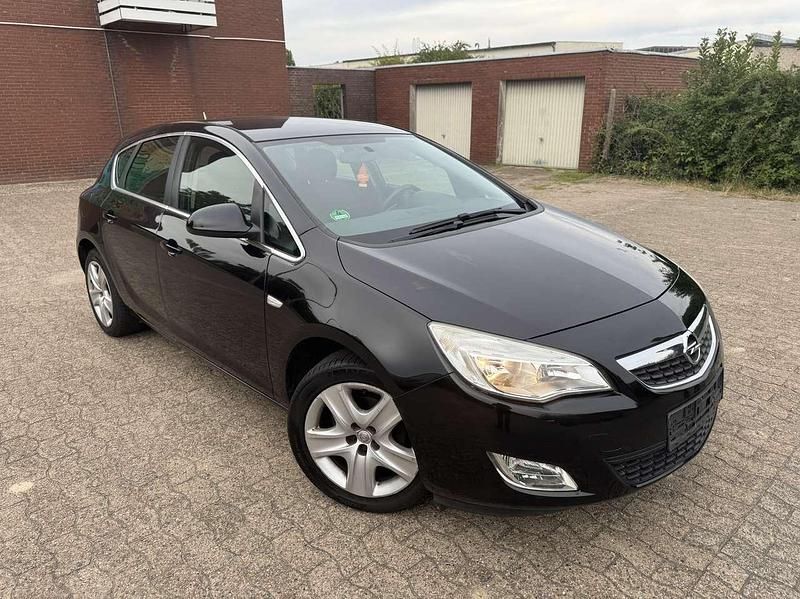 Gebraucht Opel Astra 101 PS (74 kW) 2010 Schwarz Kleinwagen