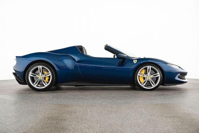 Gebraucht Ferrari 296 829 PS (609 kW) 2025 Blau Cabrio