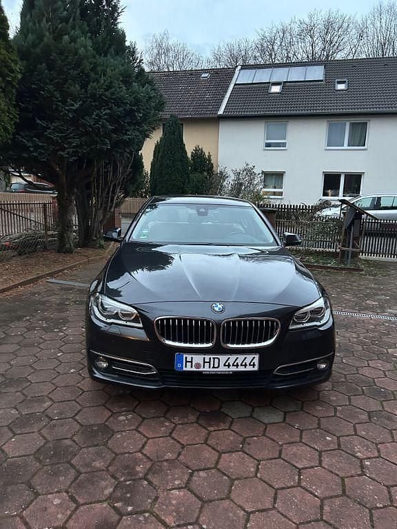 Grau Gebraucht 2015 BMW 530 Limousine | 12.900 € (Guter Preis) - Bild 1/4