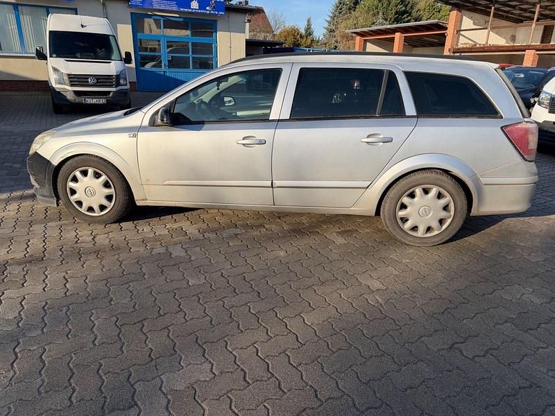 Gebraucht Opel Astra Basis 110 PS (80 kW) 2008 Silber Kombi