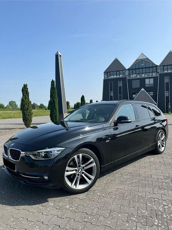 Schwarz Gebraucht 2017 BMW 320 Shadowline Kombi | 13.990 € (Superpreis) - Bild 1/4