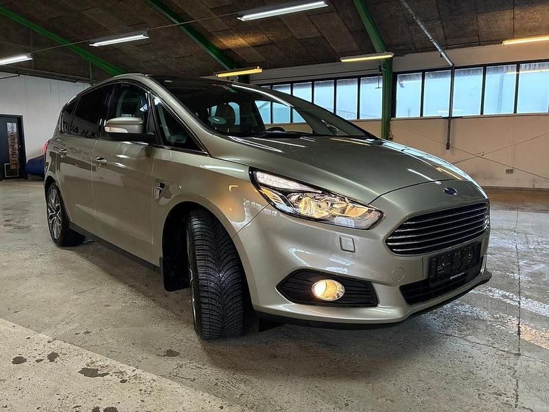 Gebraucht Ford S-MAX Titanium 150 PS (110 kW) 2016 Silber Van / Kleinbus