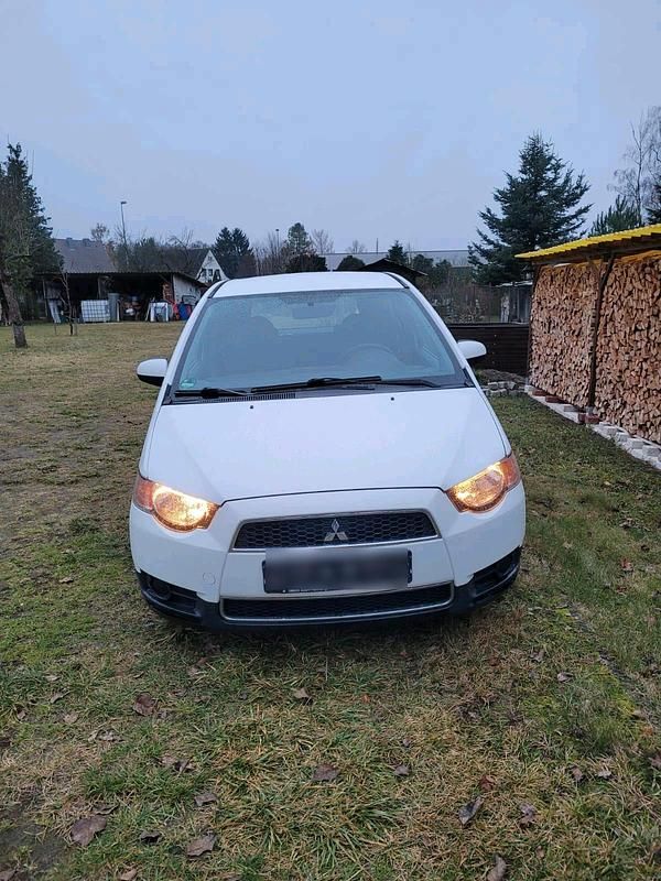 Weiß Gebraucht 2011 Mitsubishi Colt Kleinwagen | 3.999 € (Fairer Preis) - Bild 1/4