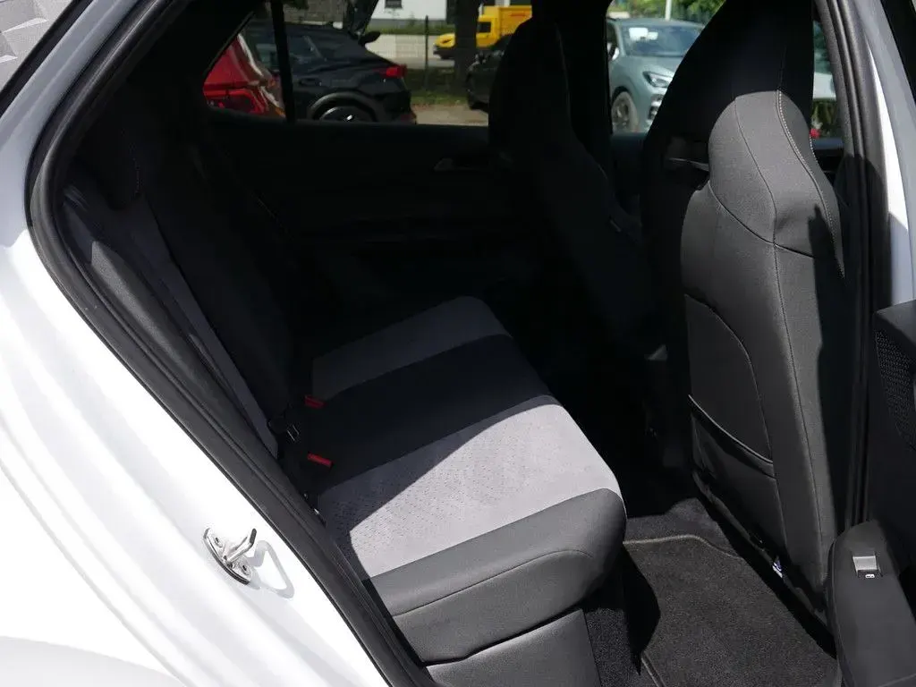Gebraucht Cupra Born 150 kW (204 PS) 2024 Eisweiß Kleinwagen