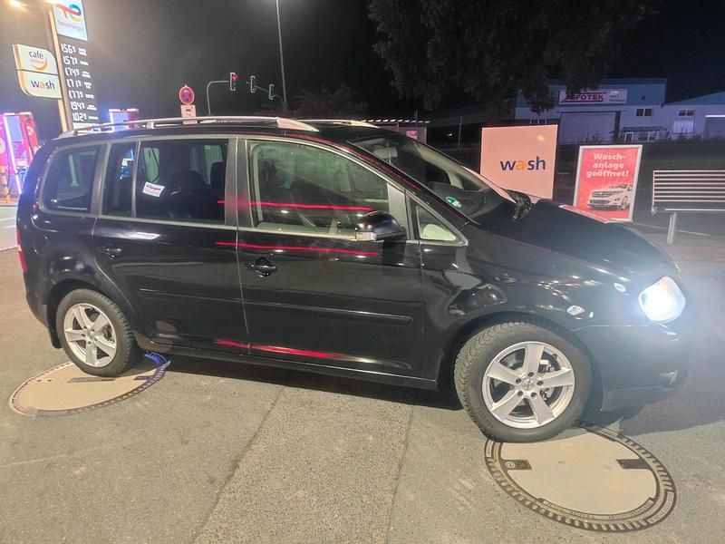 Schwarz Gebraucht 2004 VW Touran Van / Kleinbus | 3.450 € (Teuer) - Bild 1/4