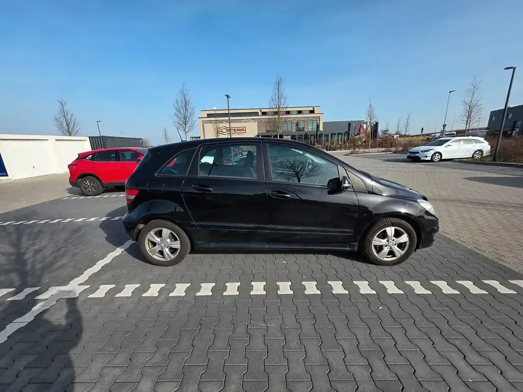 Gebraucht Mercedes B200 136 PS (100 kW) 2010 Schwarz Van / Kleinbus