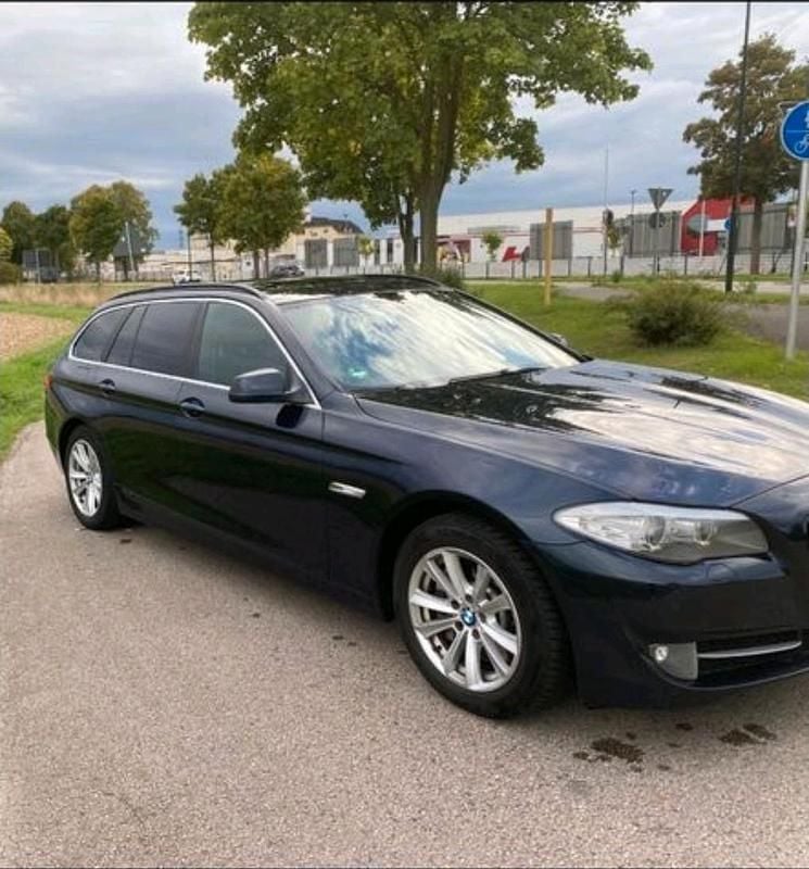 Blau Gebraucht 2010 BMW 530 Kombi | 7.800 € (Fairer Preis) - Bild 1/4