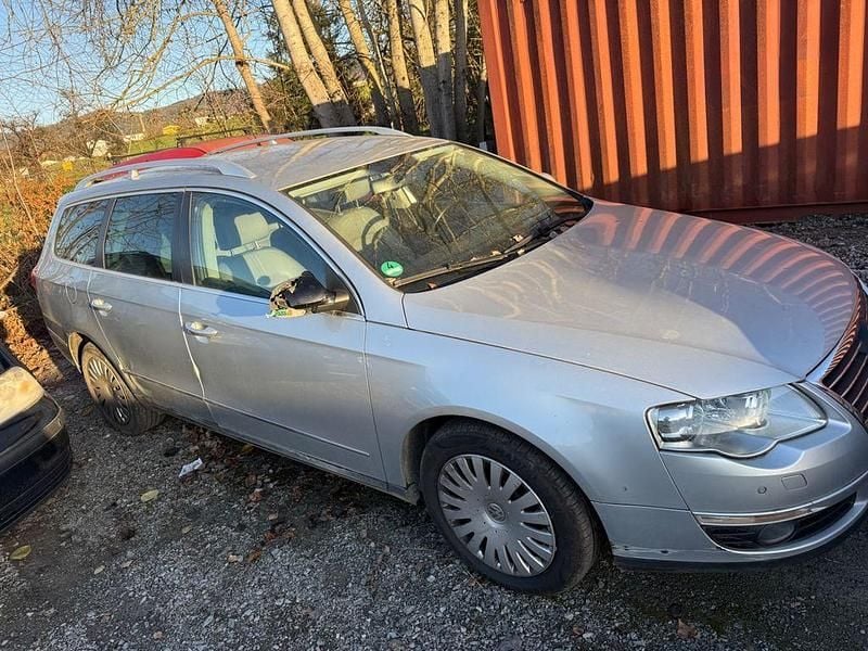 Silber Gebraucht 2005 VW Passat Highline Kombi | 950 € - Bild 1/4