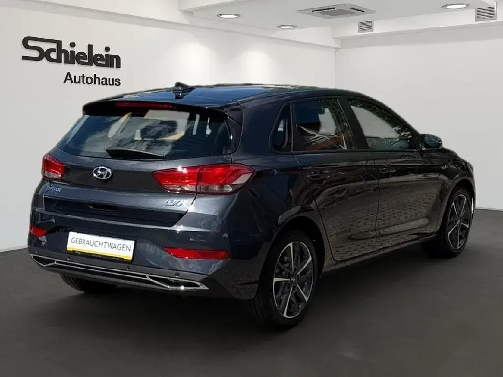 Gebraucht Hyundai i30 Trend 120 PS (88 kW) 2022 Grau Limousine