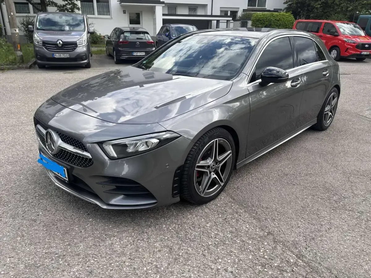 Gebraucht Mercedes A180 116 PS (85 kW) 2018 Mountaingrau  met. Kleinwagen