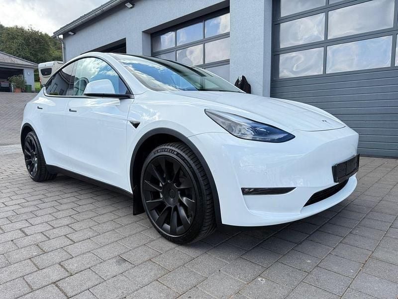 Weiß Gebraucht 2022 Tesla Model Y SUV | 33.950 € (Fairer Preis) - Bild 1/4