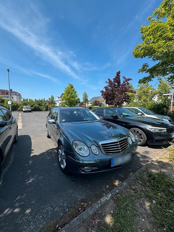 Blau Gebraucht 2007 Mercedes E280 Kombi | 10.500 € - Bild 1/4