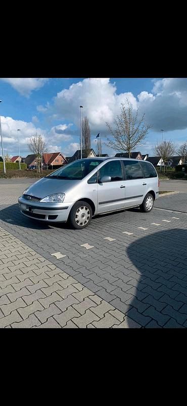 Gebraucht Ford Galaxy 115 PS (84 kW) 2004 Silber Van / Kleinbus