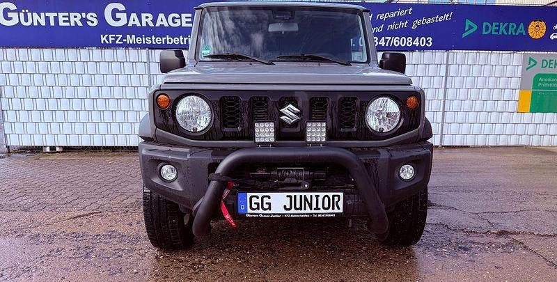 Grau Gebraucht 2024 Suzuki Jimny SUV | 36.500 € (Teuer) - Bild 1/4