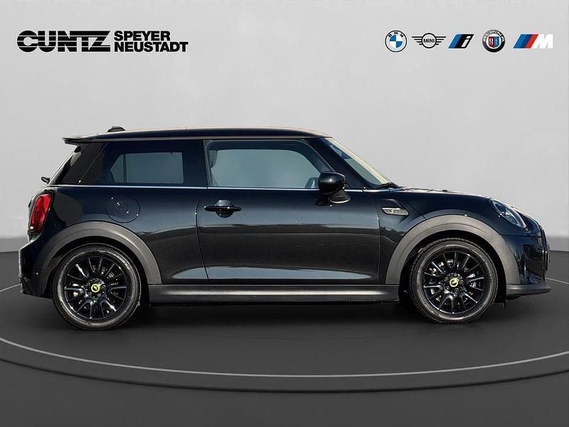 Gebraucht Mini Cooper SE Hatch 135 kW (184 PS) 2022 Midnight black Kleinwagen