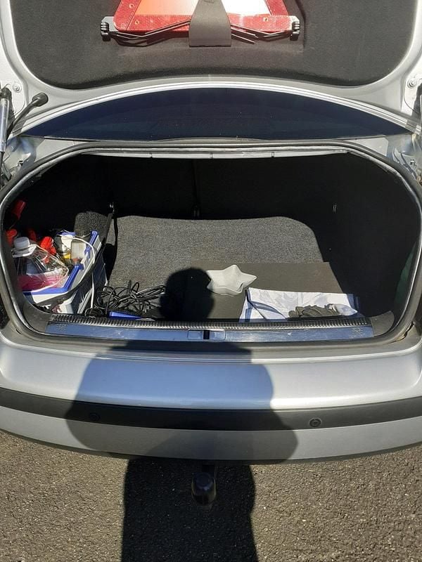 Second-hand VW Passat 101 CP (74 kW) 2003 Argintiu Berlinǎ