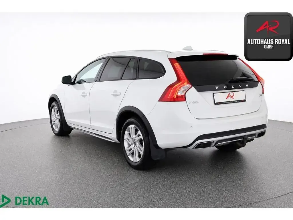 Gebraucht Volvo V60 150 PS (110 kW) 2019 Weiss Kombi