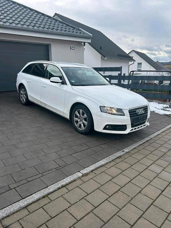Weiß Gebraucht 2011 Audi A4 Kombi | 3.900 € (Superpreis) - Bild 1/4