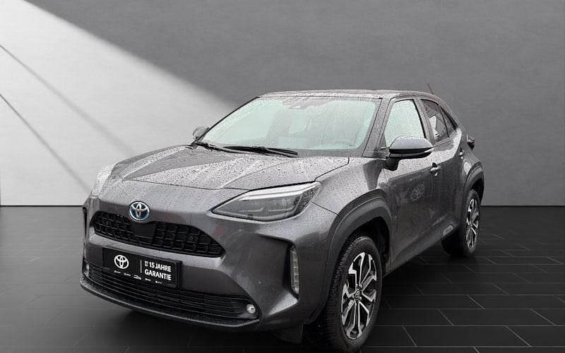 Grau Gebraucht 2024 Toyota Yaris Cross SUV | 24.800 € (Superpreis) - Bild 1/4