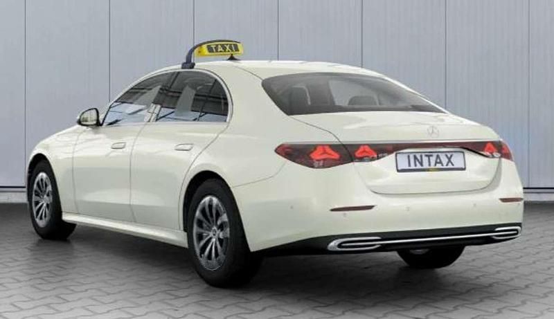 Gebraucht Mercedes E200 163 PS (119 kW) 2026 Hellelfenbein Limousine