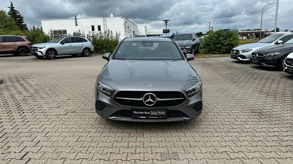 Gebraucht Mercedes A200 Progressive 150 PS (110 kW) 2025 Grau Limousine