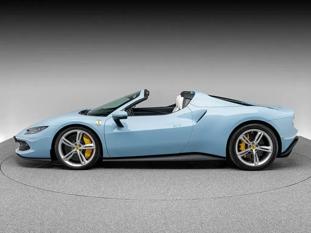 Gebraucht Ferrari 296 825 PS (606 kW) 2024 Blau Cabrio