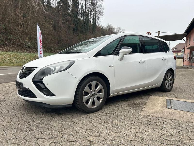 Weiß Gebraucht 2015 Opel Zafira Tourer Innovation Van / Kleinbus | 10.990 € (Etwas zu teuer) - Bild 1/4