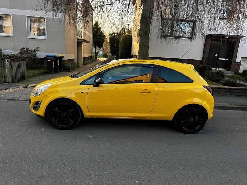 Gebraucht Opel Corsa Edition 101 PS (74 kW) 2011 Gelb Kleinwagen