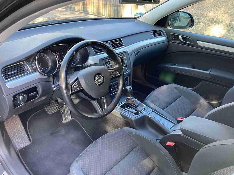 Gebraucht Skoda Superb 140 PS (102 kW) 2014 Schwarz Kombi