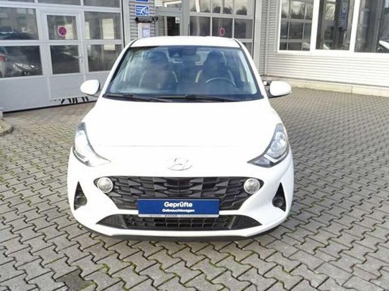 Gebraucht Hyundai i10 Trend 67 PS (49 kW) 2020 Weiß Kleinwagen