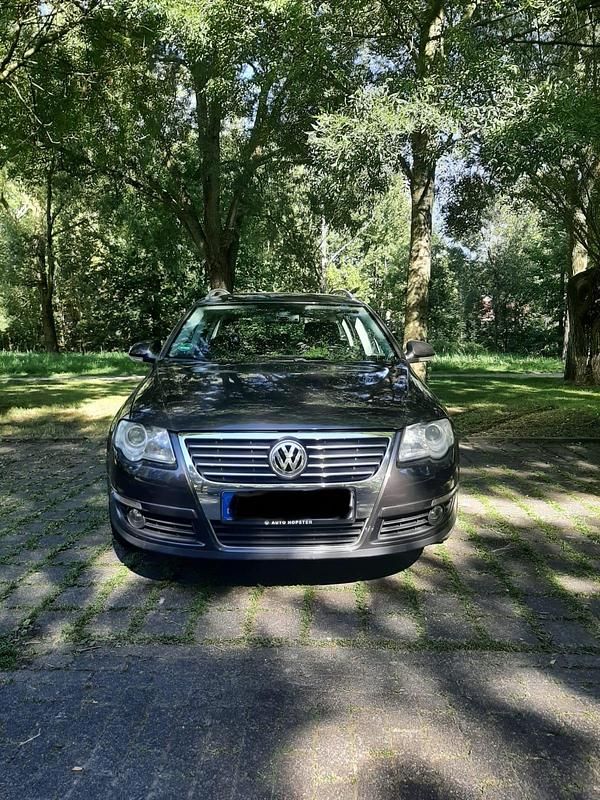 Blau Gebraucht 2006 VW Passat Kombi | 4.990 € (Teuer) - Bild 1/4