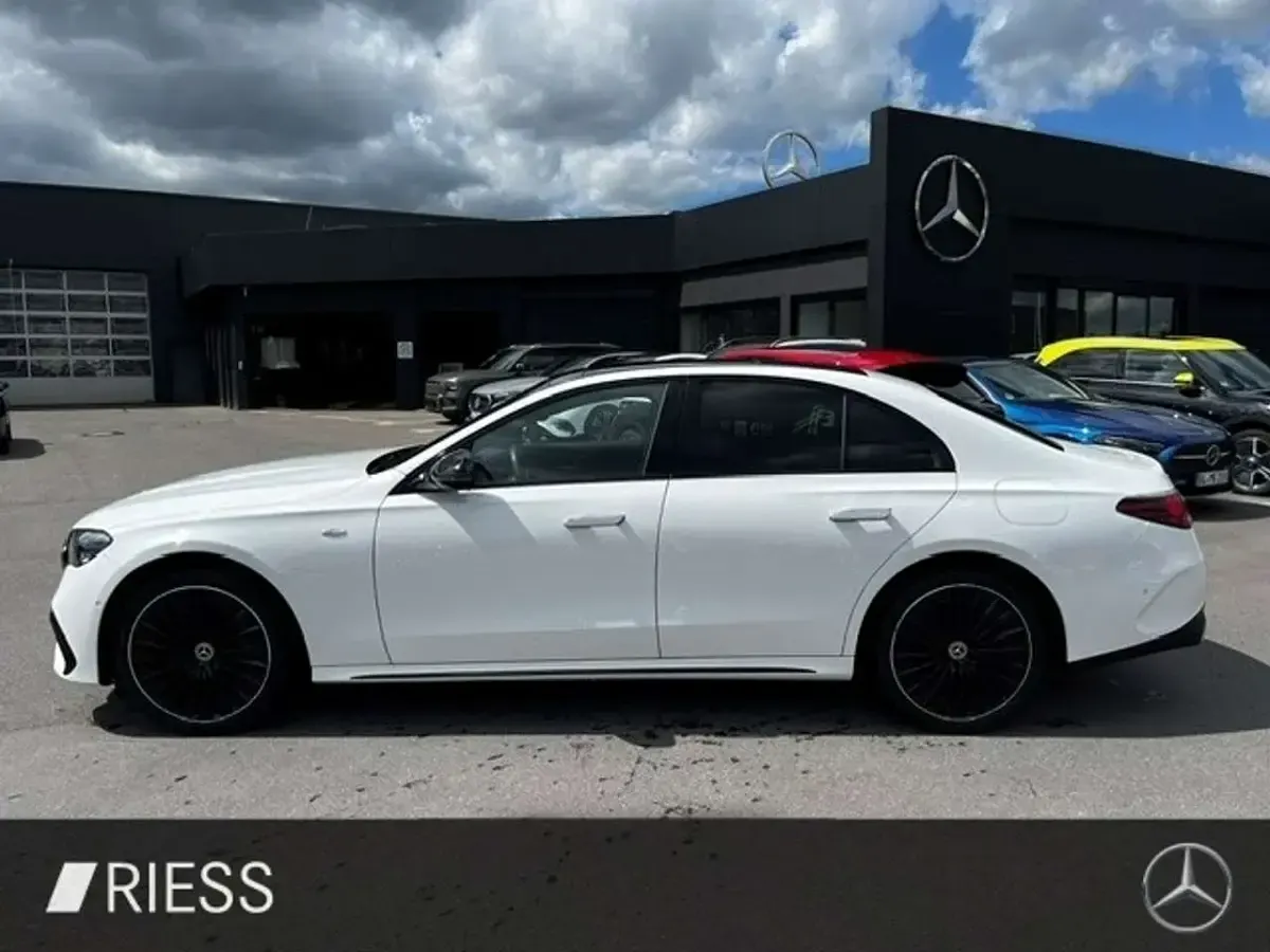 Gebraucht Mercedes E300 AMG 313 PS (230 kW) 2025 Unilack polarweiß uni Limousine