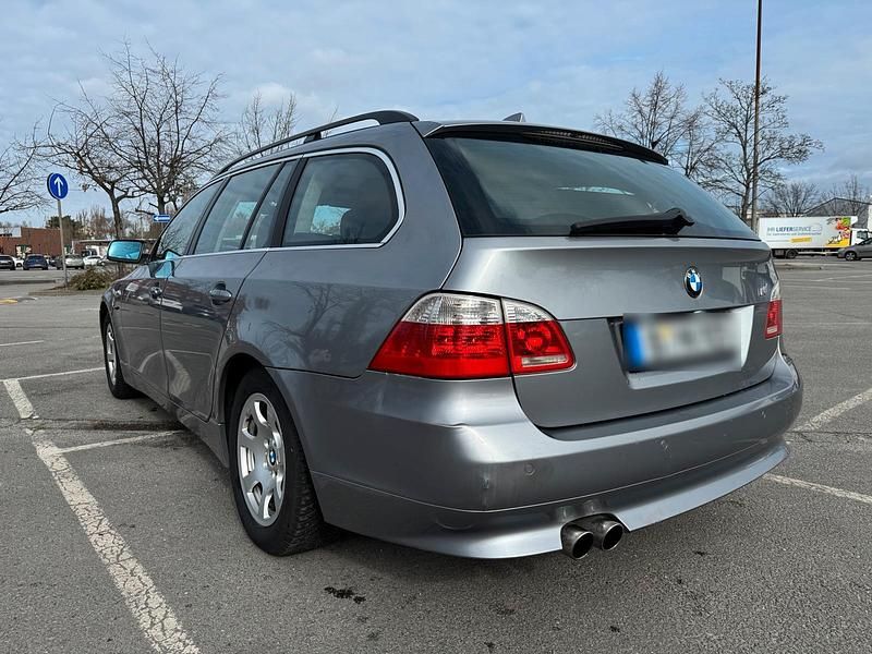 Gebraucht BMW 523 Basis 177 PS (130 kW) 2006 Grau Kombi
