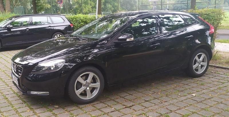 Schwarz Gebraucht 2014 Volvo V40 Kinetic Kombi | 8.800 € (Fairer Preis) - Bild 1/1