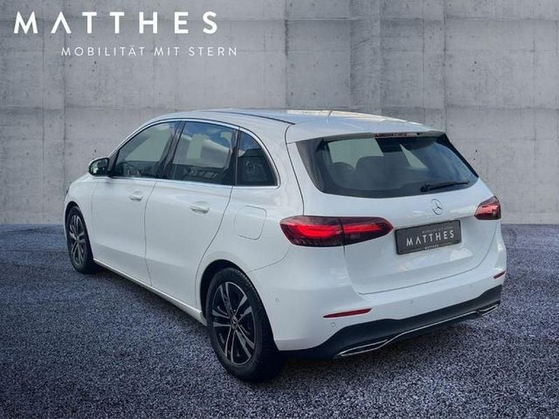 Gebraucht Mercedes 200 150 PS (110 kW) 2024 Polarweiss unilack Limousine