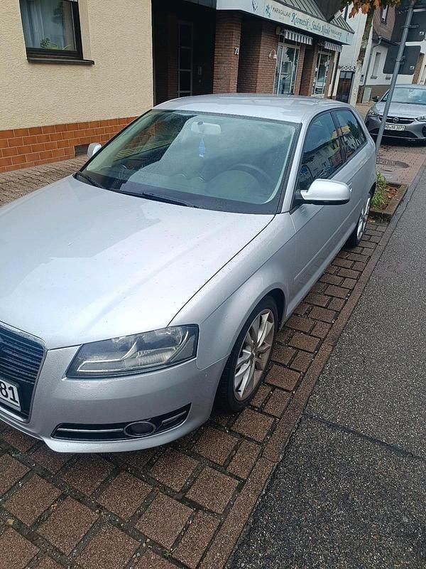 Grau Gebraucht 2010 Audi A3 Kleinwagen | 2.600 € (Guter Preis) - Bild 1/4