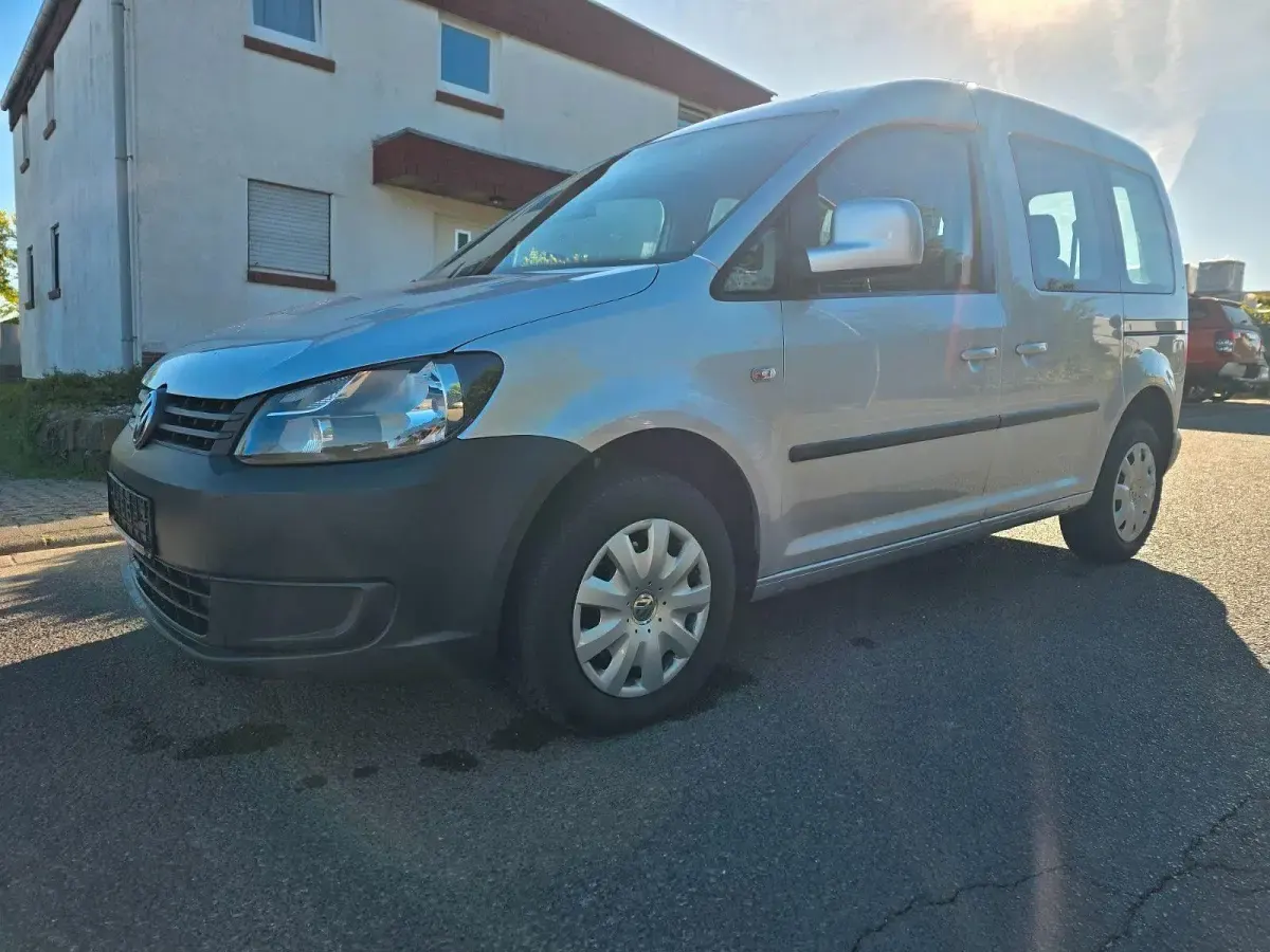 Gebraucht VW Caddy Trendline 102 PS (75 kW) 2013 Silber Van / Kleinbus