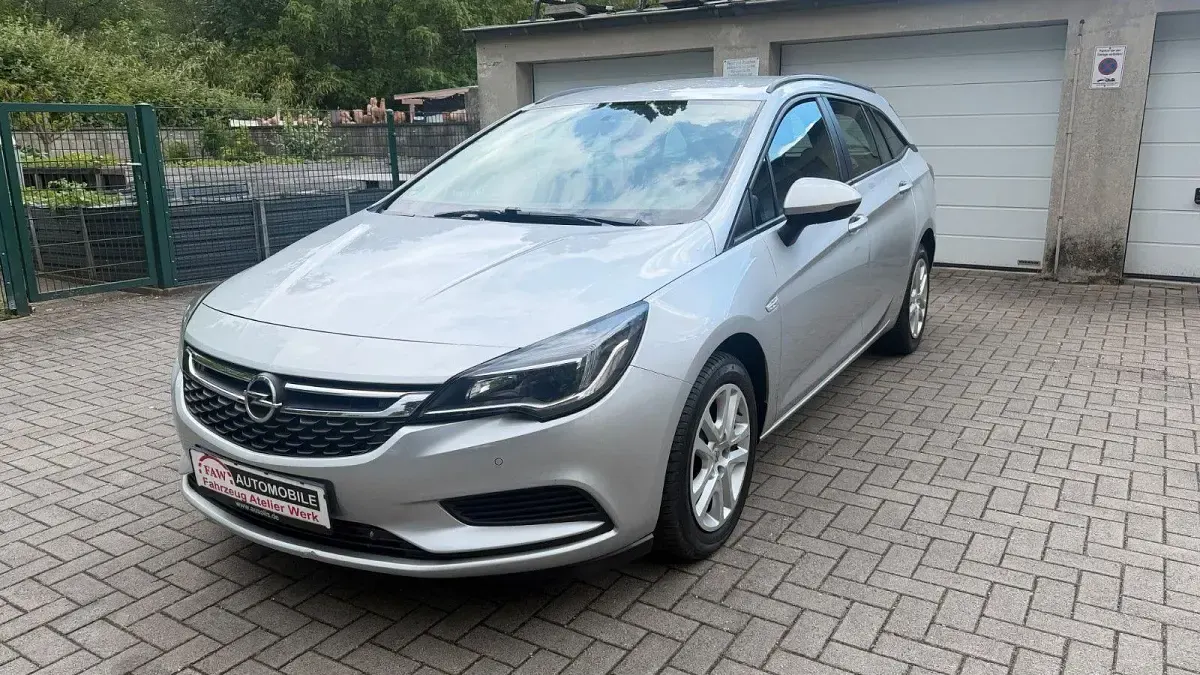 Gebraucht Opel Astra Edition 101 PS (74 kW) 2017 Silber Kombi