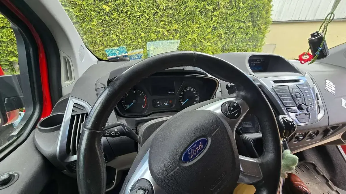 Gebraucht Ford Tourneo 170 PS (125 kW) 2017 Rot Van / Kleinbus
