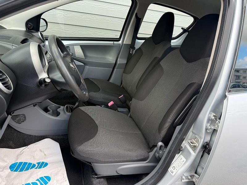 Gebraucht Toyota Aygo Cool 68 PS (50 kW) 2009 Silber Kleinwagen