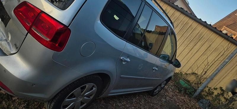 Gebraucht VW Touran 105 PS (77 kW) 2011 Silber Van / Kleinbus