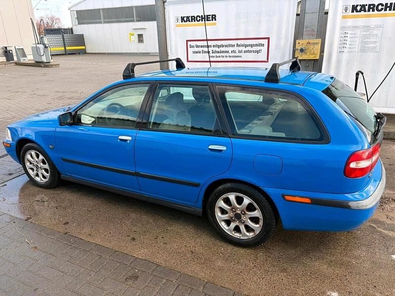 Gebraucht Volvo V40 Comfort 116 PS (85 kW) 2001 Blau Kombi