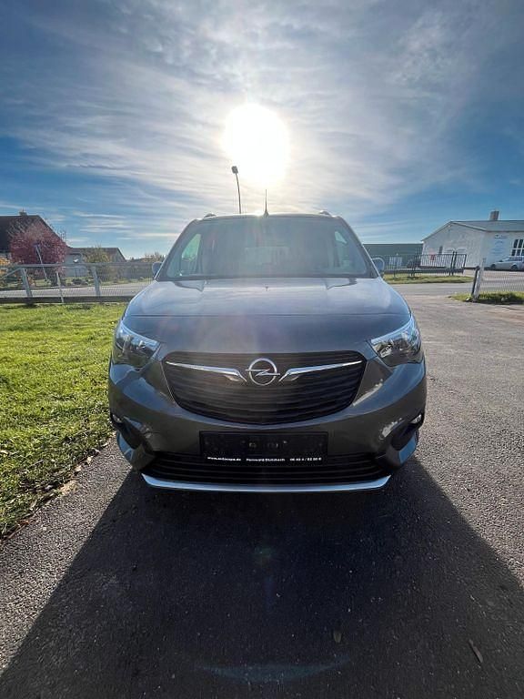 Grau Gebraucht 2019 Opel Combo Life Innovation Van / Kleinbus | 15.950 € (Superpreis) - Bild 1/4
