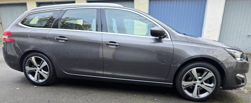 Gebraucht Peugeot 308 Allure 131 PS (96 kW) 2016 Grau Kombi