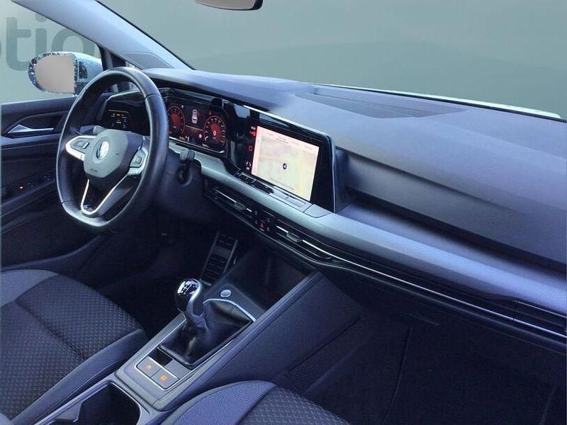 Gebraucht VW Golf VIII 131 PS (96 kW) 2022 Silber Kleinwagen