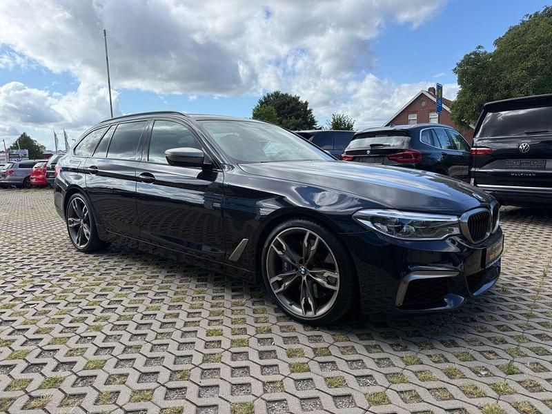Schwarz Gebraucht 2018 BMW M550 Performance Limousine | 33.999 € (Fairer Preis) - Bild 1/4