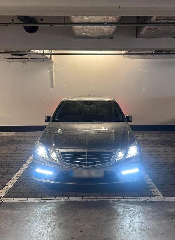 Gebraucht Mercedes E350 231 PS (169 kW) 2009 Grau Limousine