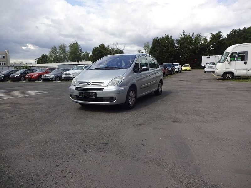 Grau Gebraucht 2006 Citroën Xsara Picasso Exclusive Van / Kleinbus | 990 € (Etwas zu teuer) - Bild 1/4