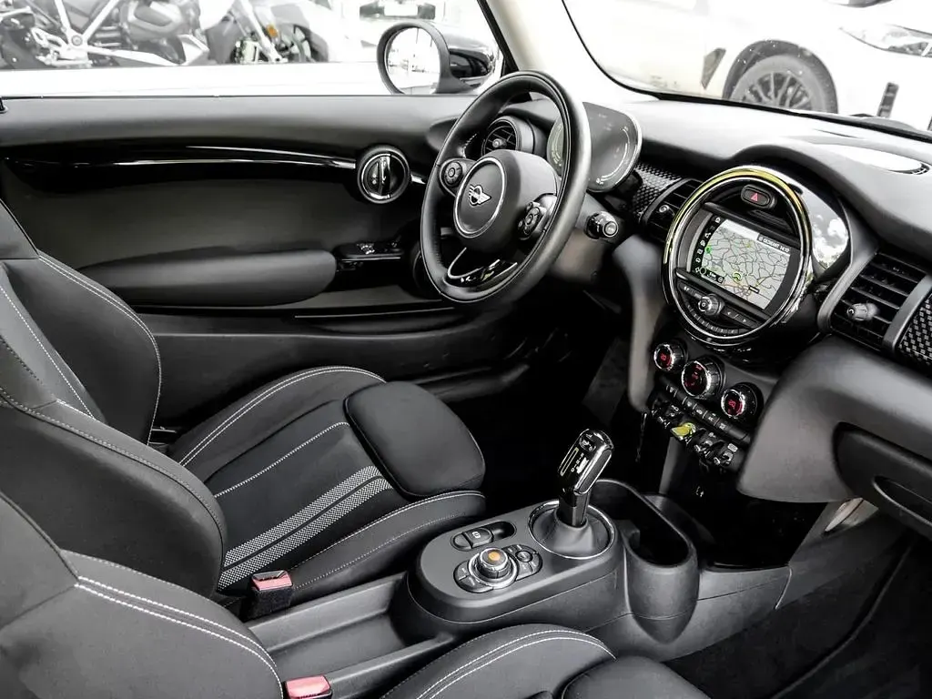 Gebraucht Mini Cooper SE 135 kW (184 PS) 2021 Silber Kleinwagen